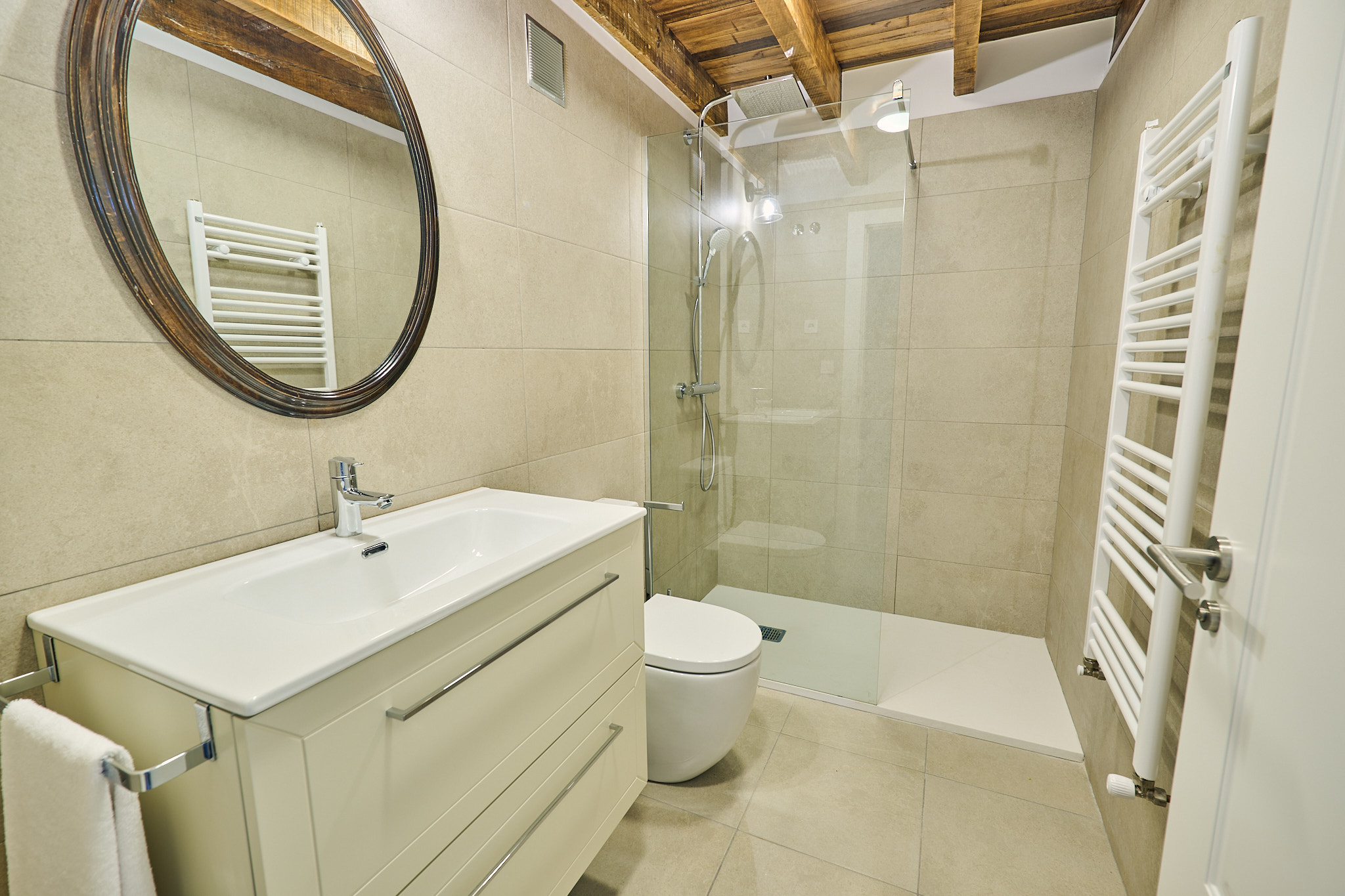 Photo: en-suite bathroom