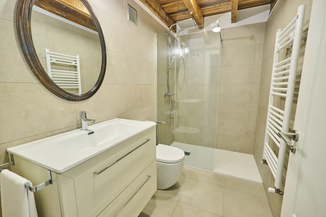Photo: en-suite bathroom
