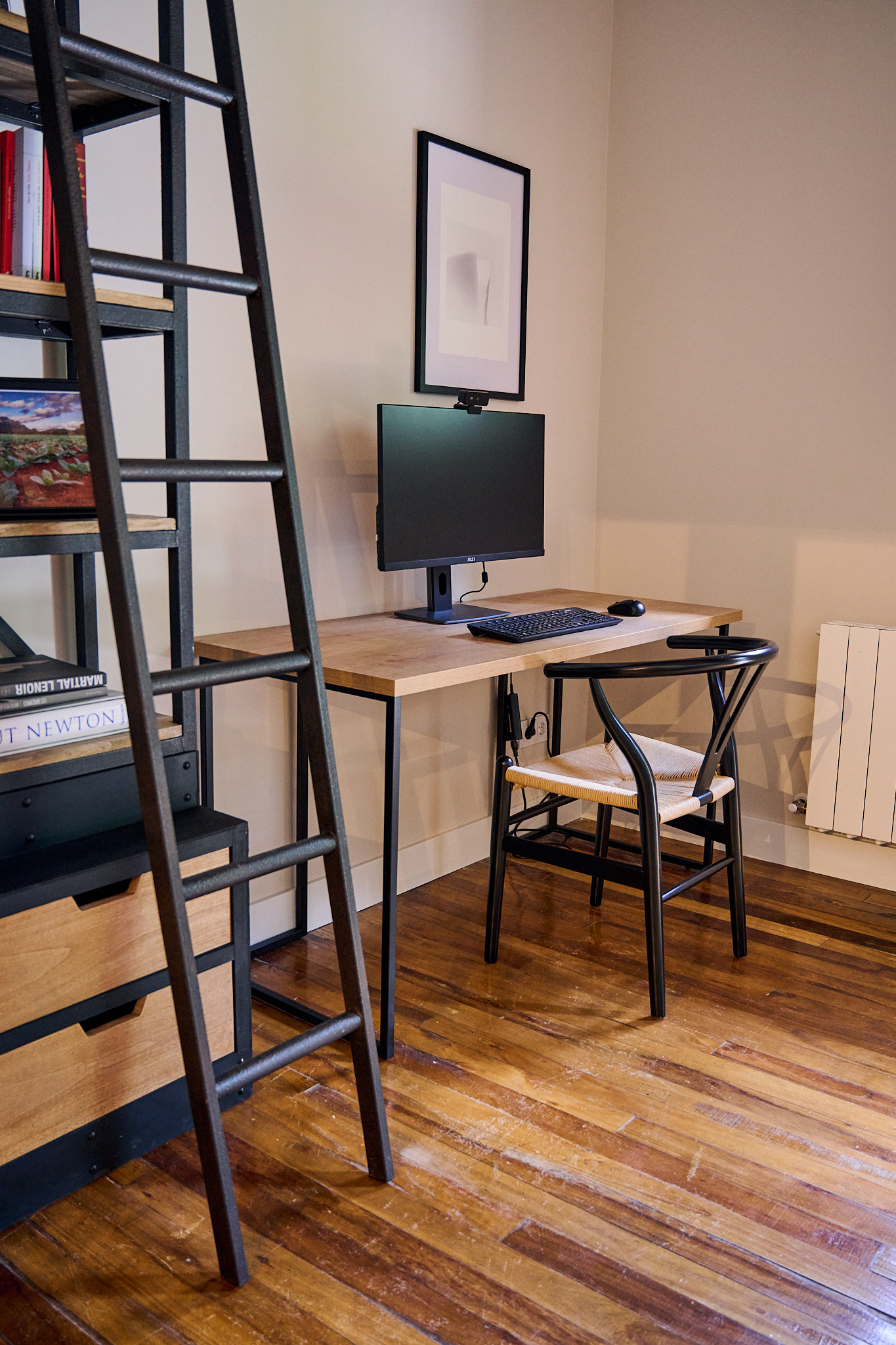 Photo: study desk, detail